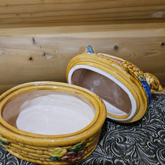 Ceramic Nesting Chicken - Picture 4 of 5